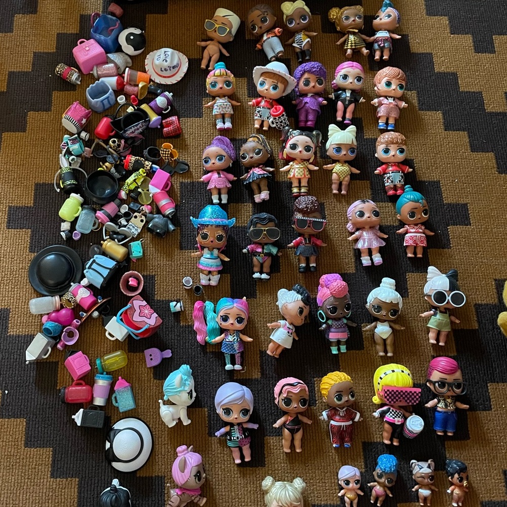 Lot of LOL Surpirse dolls, accessories and car